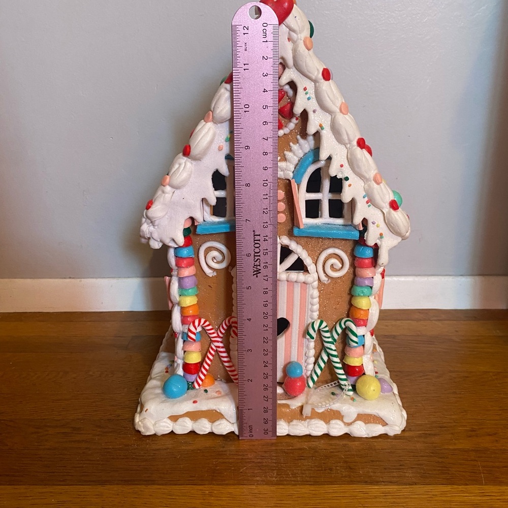 Gingerbread House - Picture 7 of 8